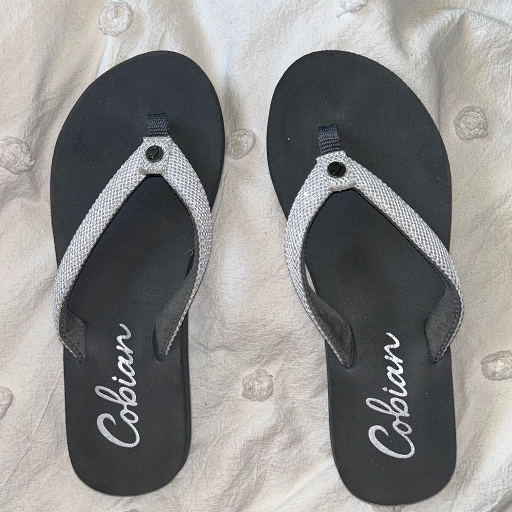 Covina Women’s size 6 flip flops. NEVER BEEN WORN